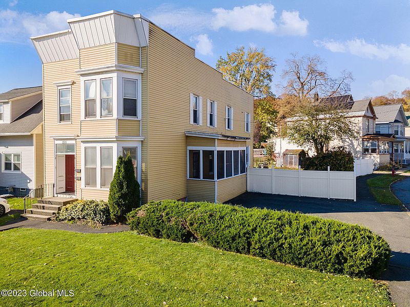 3rd image of 2311 12th Avenue