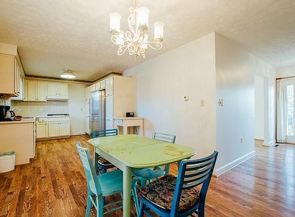 4th image of 2205 Kentwood Dr