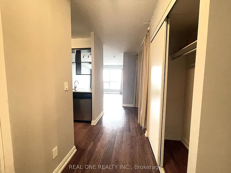 181 Village Green Sq #1912 — Photo 9