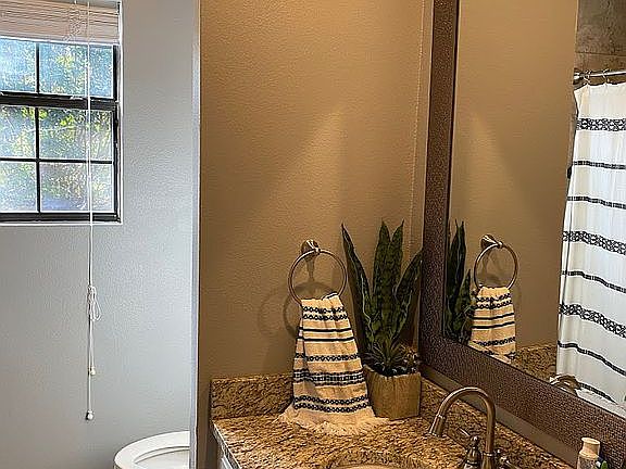 4th image of 112 Sunset Country Ln