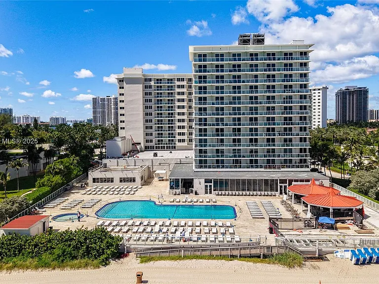19201 Collins Ave #610 — Photo 35