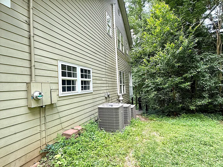 2041 English Ln — Photo 55