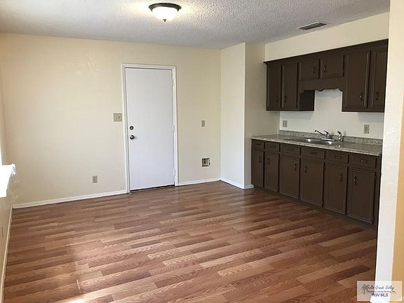 4th image of 1048 Squaw Valley Dr
