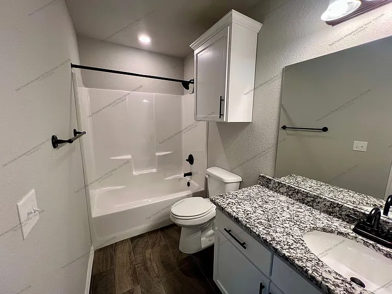 9007 Hawthorne Ln — Photo 24