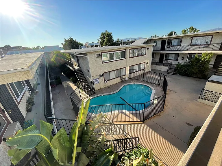 8800 Cedros Ave #111 — Photo 29