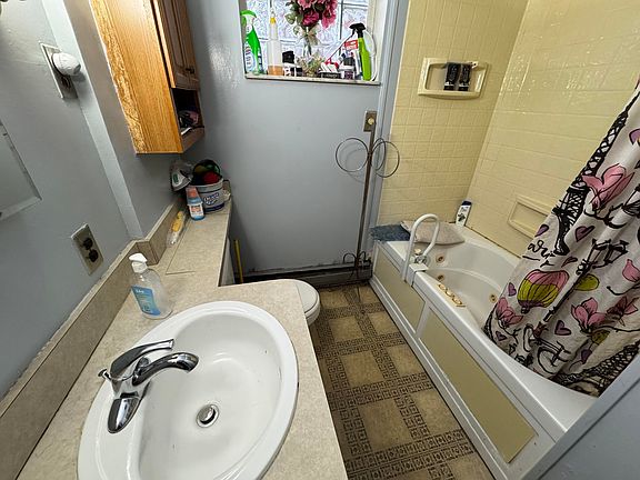 5th image of 9922 Yorkshire Rd