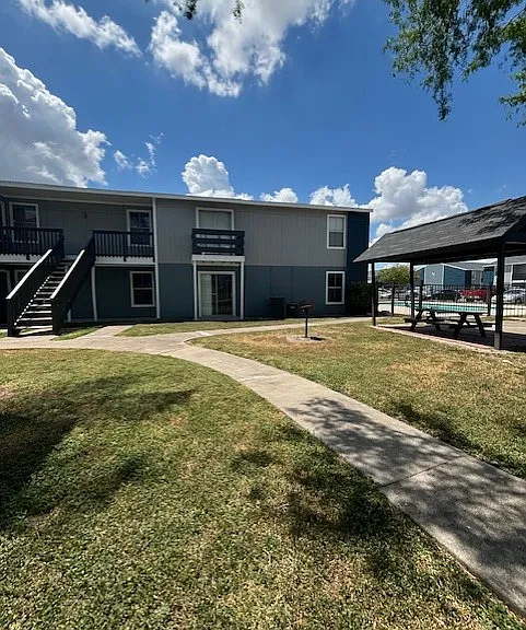Edinburg Place Apartments — Photo 3