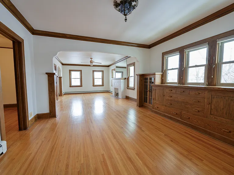 1303 Vincent Ave N — Photo 1