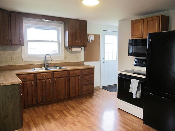 3rd image of 50980 Silver St