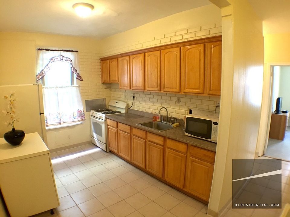 1st image of 2121 29th St APT 1