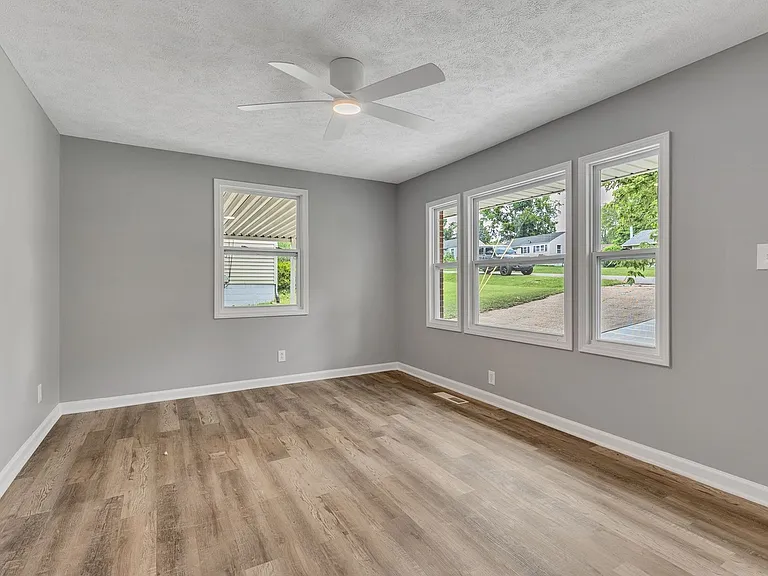 2923 Emery Dr — Photo 4