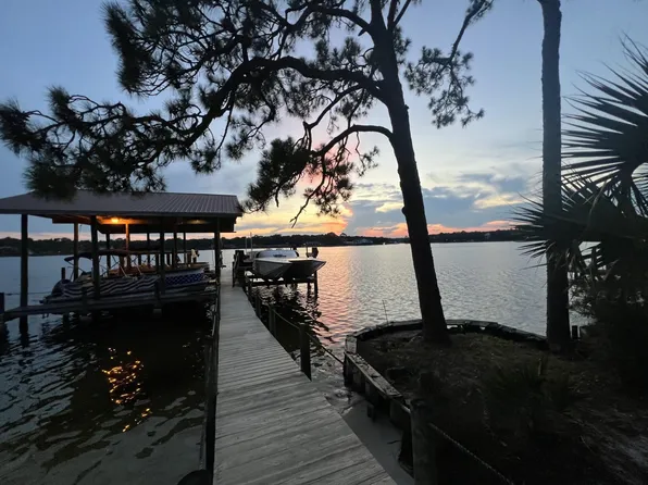 35 Warwick Dr, Shalimar, FL 32579