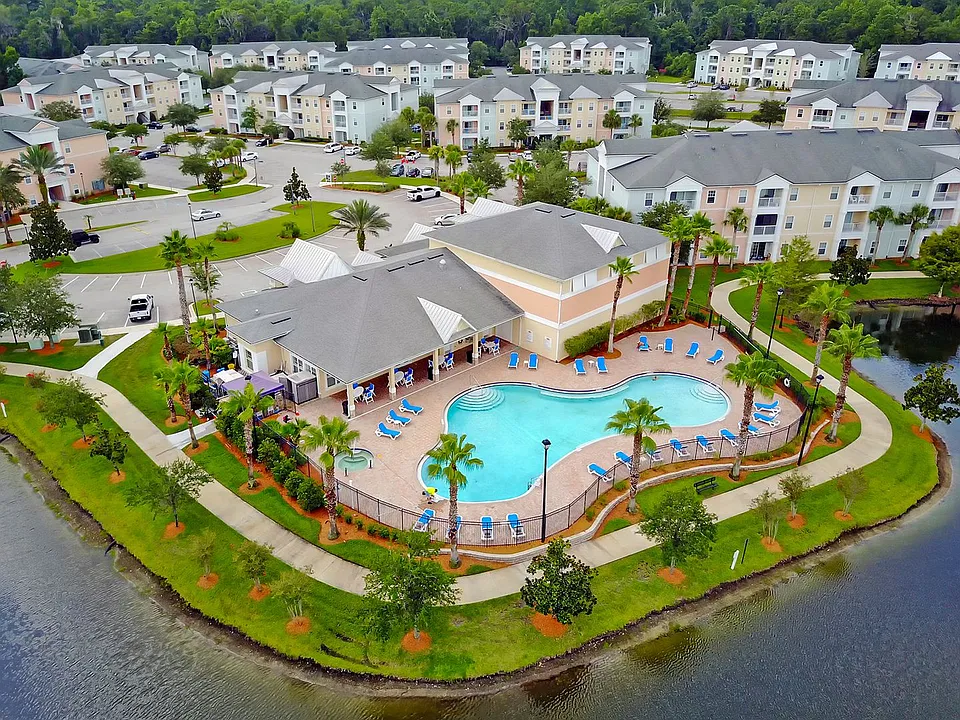 8226 Green Parrot Rd #308