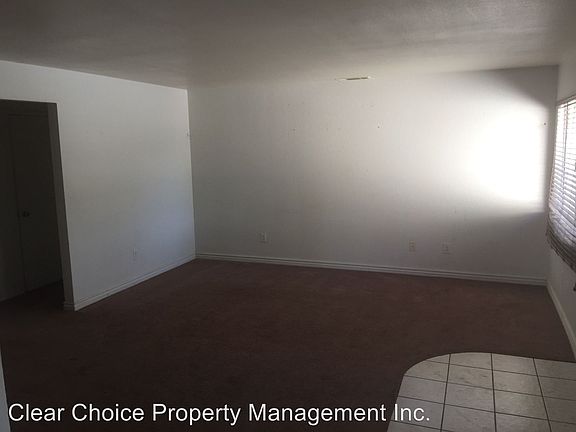 3rd image of 1105 Linda Cir