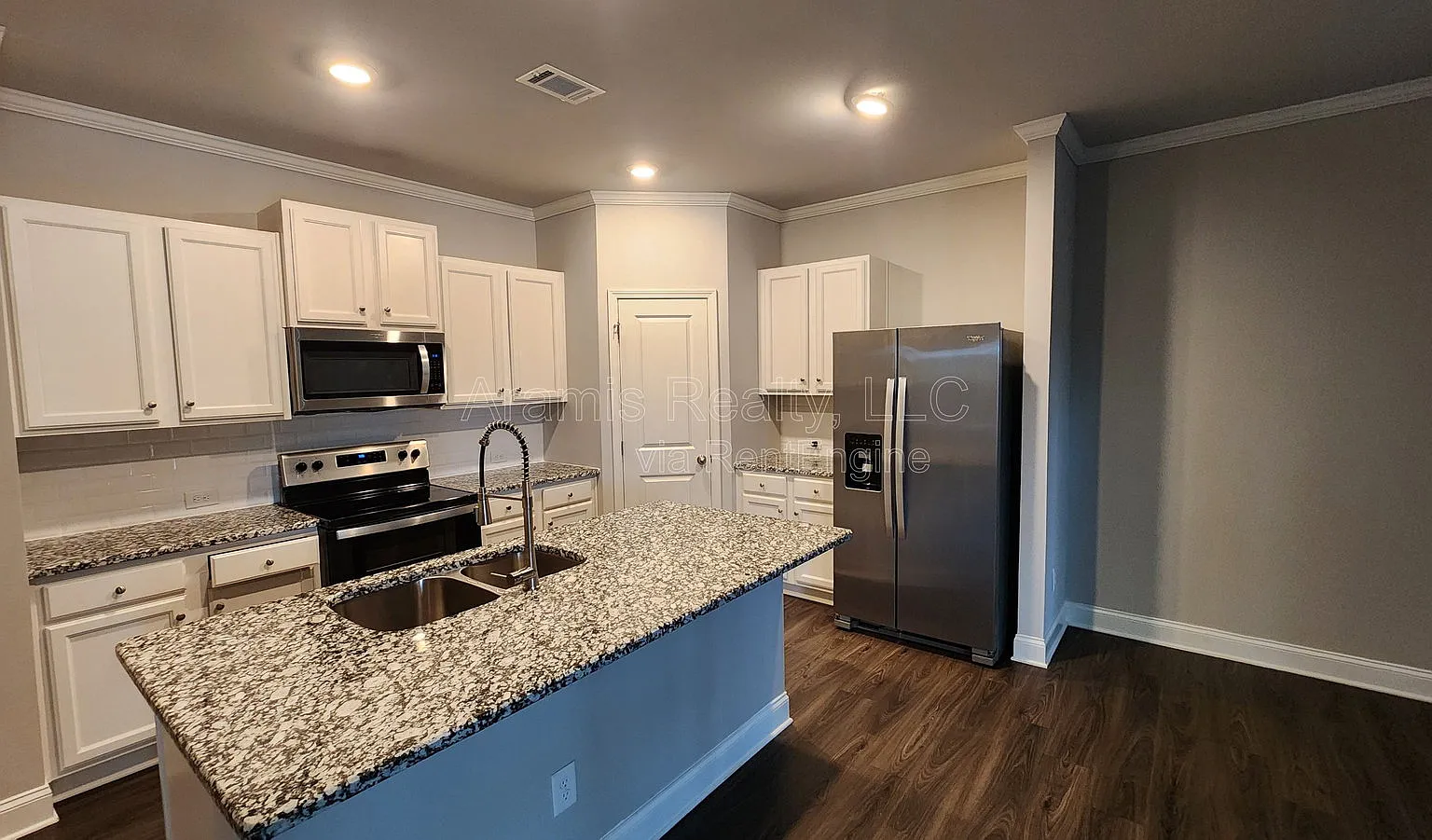 3 bed, 2.5 bath, 1500 sqft, $1,995 — Photo 2