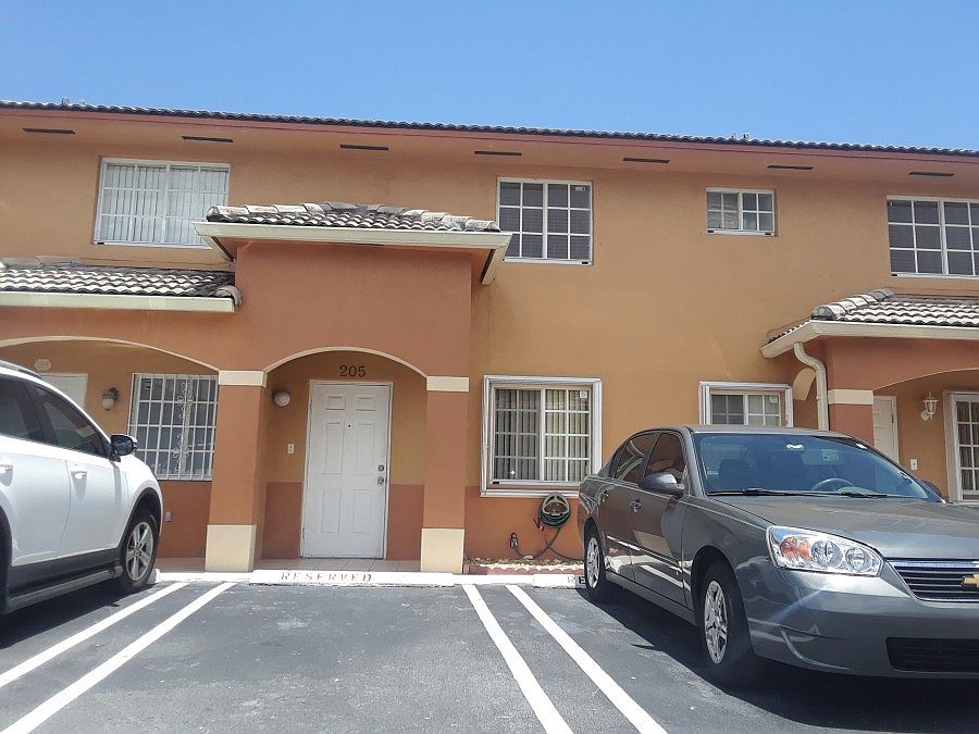 1st image of 2527 W 76th St APT 205