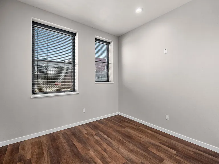 131 S Sherman St — Photo 41