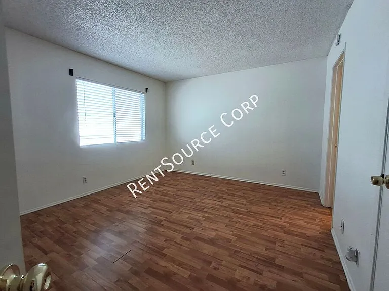 20345 Rue Crevier #507 — Photo 8