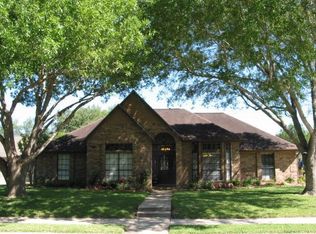 207 Woodridge Dr, Victoria, TX 77904
