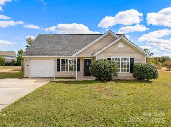 300 Glencroft Dr, Wingate, NC 28174