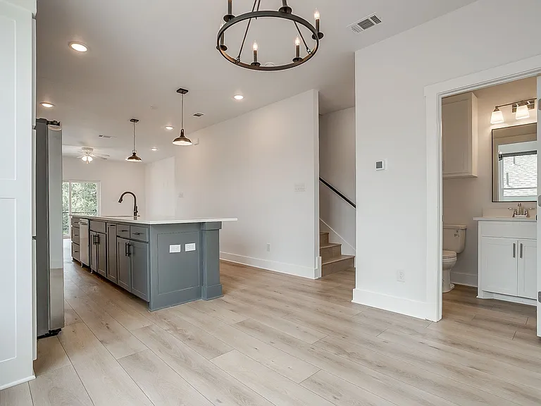 2811 Forest Park Blvd — Photo 23