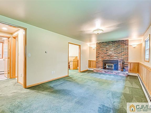 5th image of 404 Black Horse Ln
