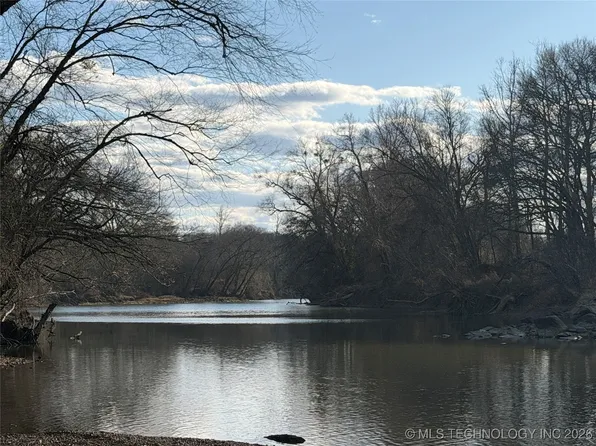 2 Pine St, Clayton, OK 74536