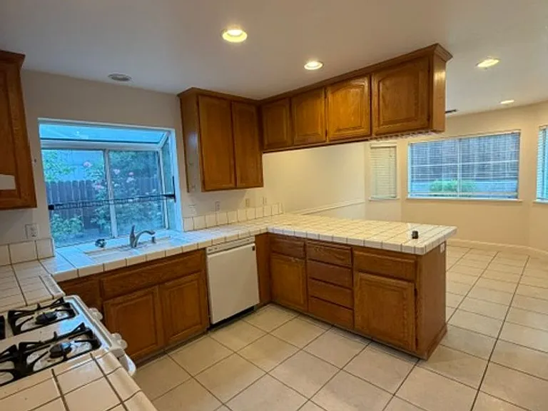 6337 Lincoln Ave — Photo 11
