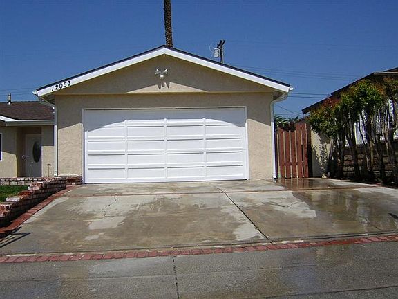 4th image of 12053 Rossiter Ave
