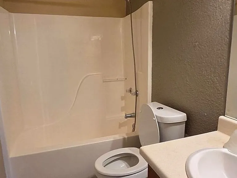 121 Amelia Ct — Photo 7