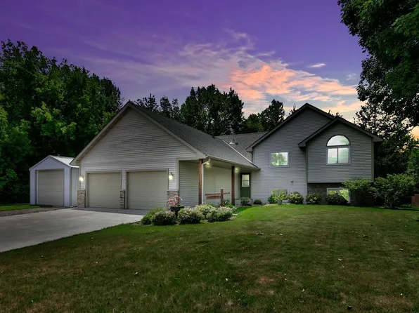 31066 Cedar Ridge Dr, Lindstrom, MN 55045
