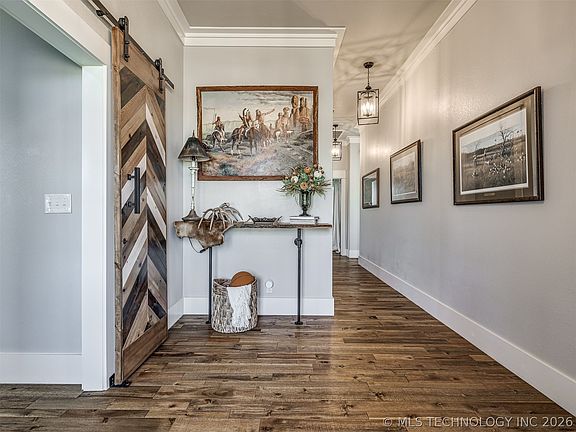 4th image of 902 Summit Rdg