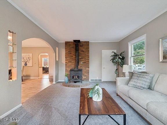 5th image of 207 Ash Ave