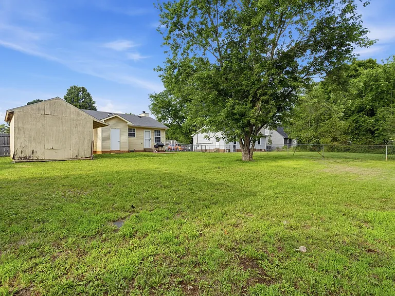 688 Debbie Dr — Photo 21