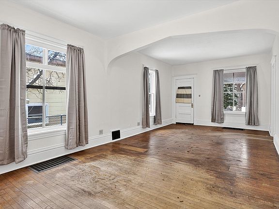 2nd image of 3236-3238 16th Ave S