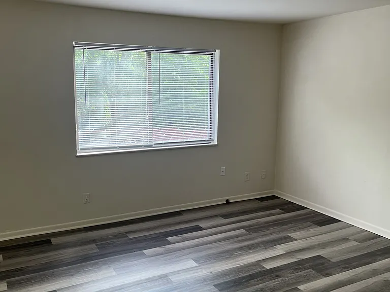 1034-1038 Cherry Dr — Photo 2