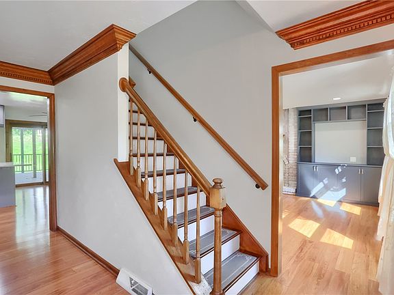 3rd image of 2525 Country Side Ln