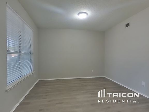 3rd image of 5533 Lawnsberry Dr