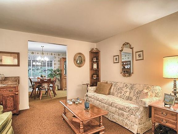 3rd image of 141 Gary Dr