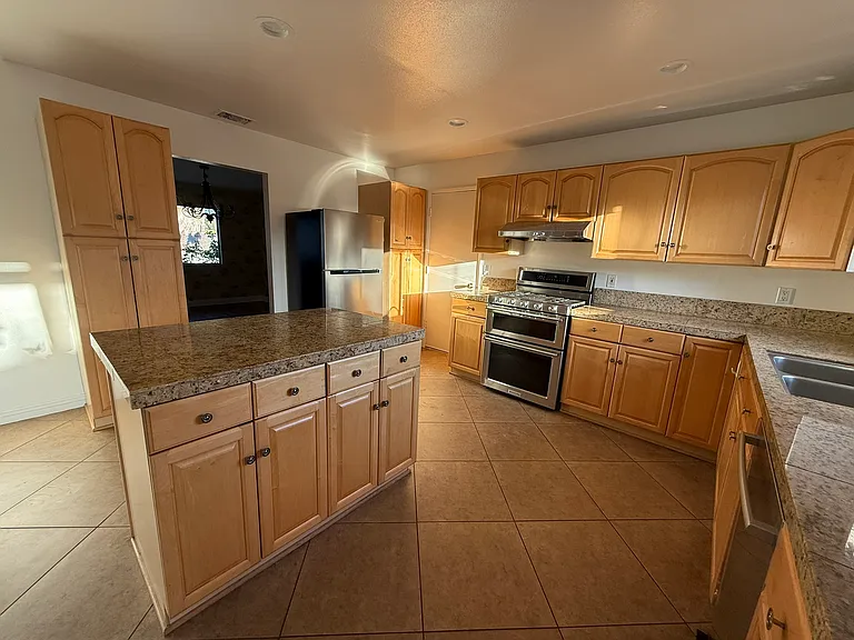 654 McGavran Dr — Photo 7