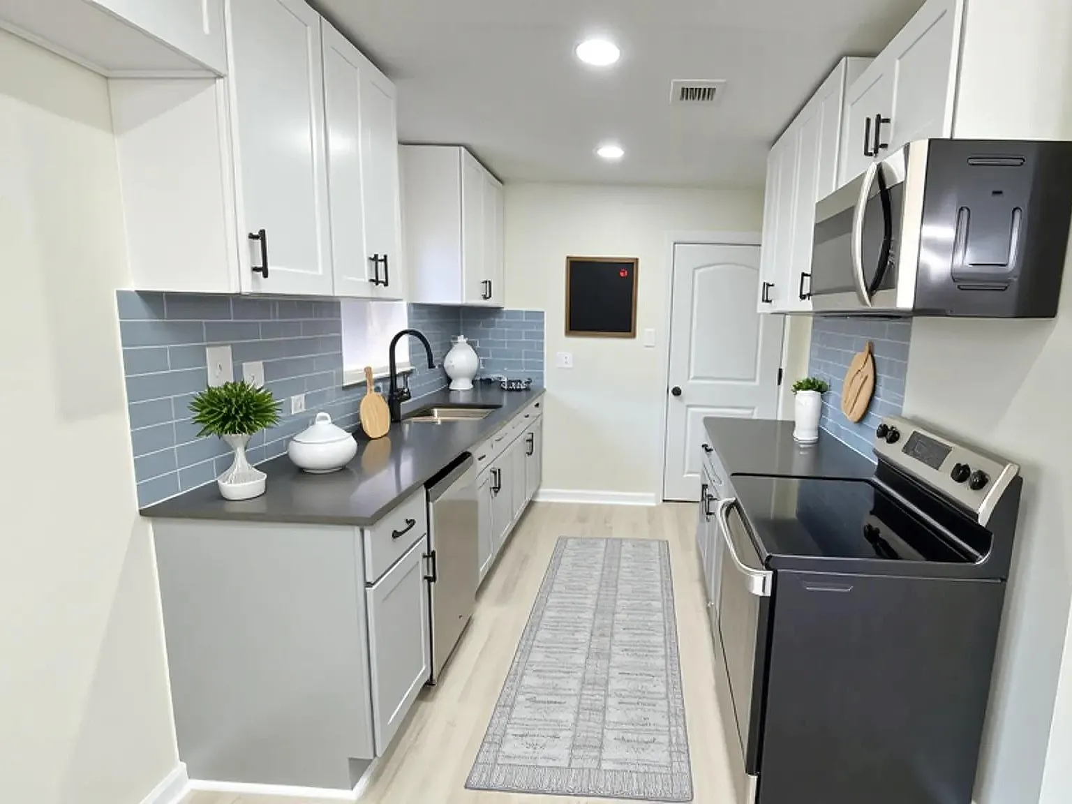 3 bed, 1320 sqft, $1,800 — Photo 2