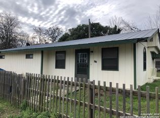 415 10th St, Bandera, TX 78003