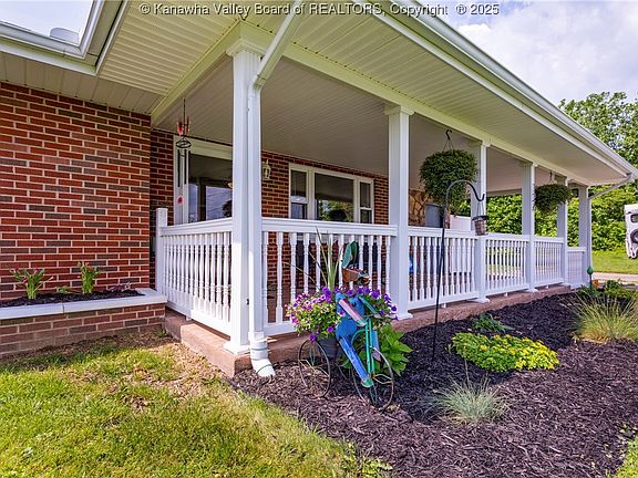 3rd image of 126 Hagley Dr