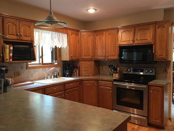 2nd image of 2431 Pineview Dr NE
