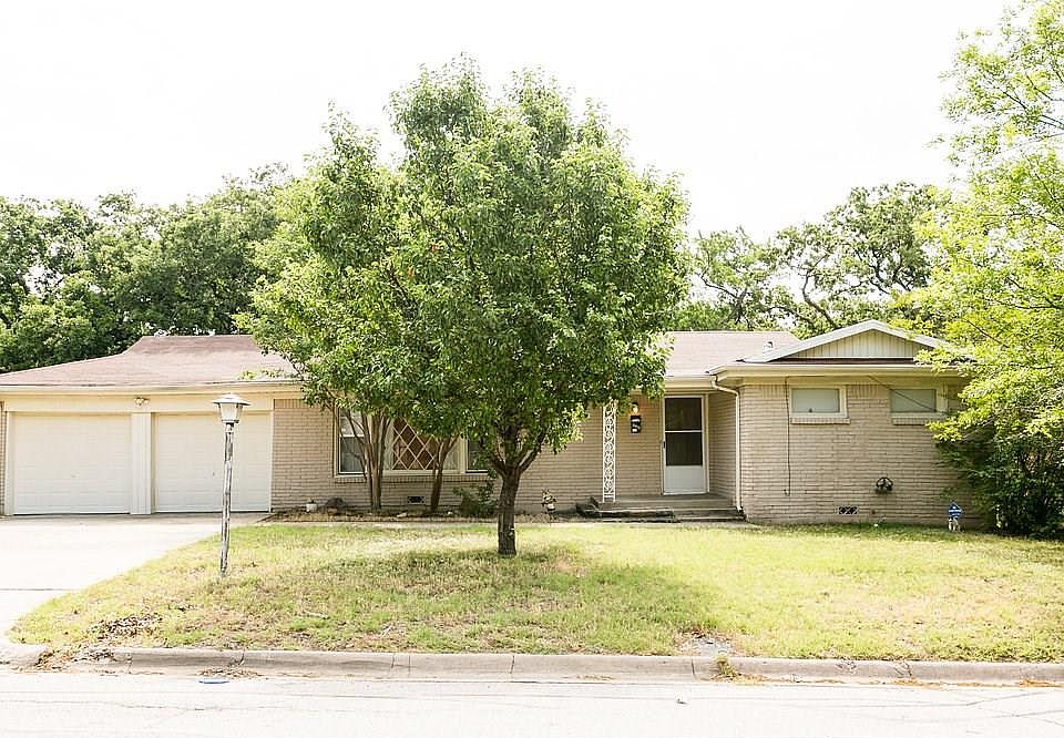 1st image of 812 Lee Dr