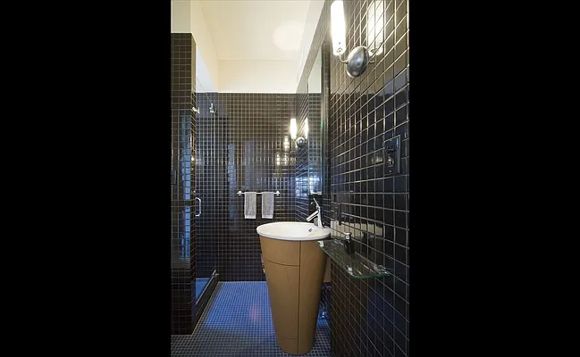 Sold by Douglas Elliman | media 22