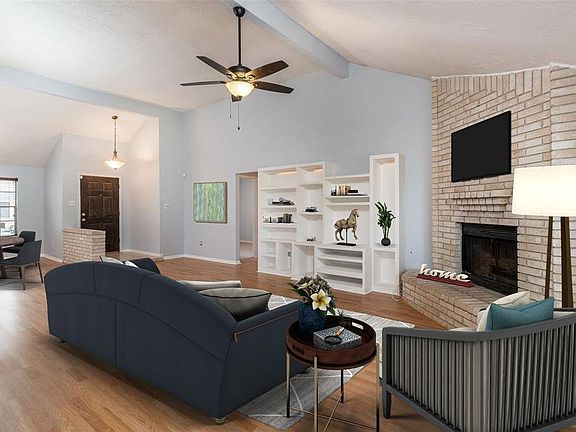 3rd image of 15658 Pebble Lake Dr