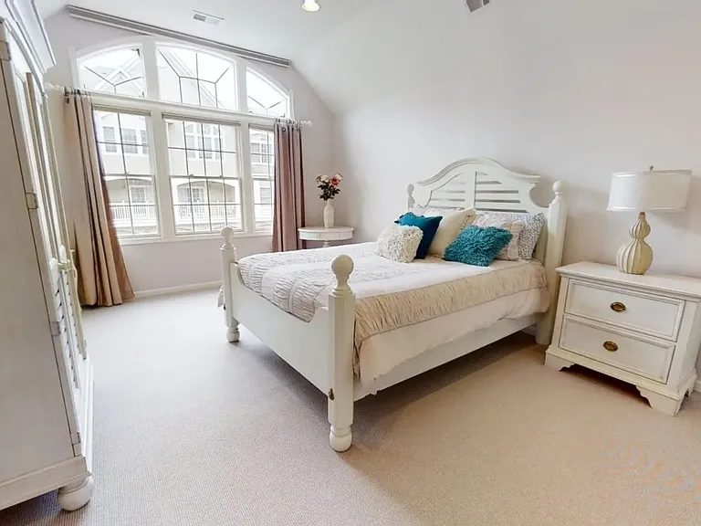 711 Binghampton Ln — Photo 26