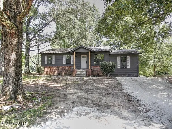 296 Thunderbird Dr N, Hernando, MS 38632