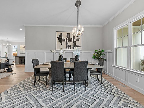 5th image of 812 Willow Tower Ct